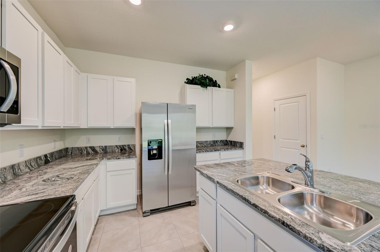 PROMENADE EAST - Residential