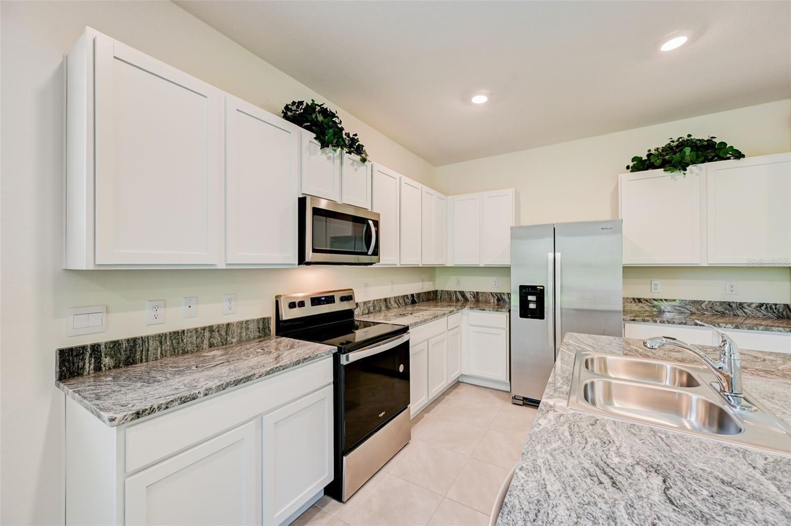 PROMENADE EAST - Residential