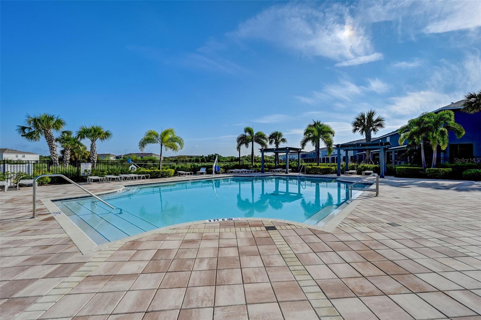 PROMENADE EAST - Residential