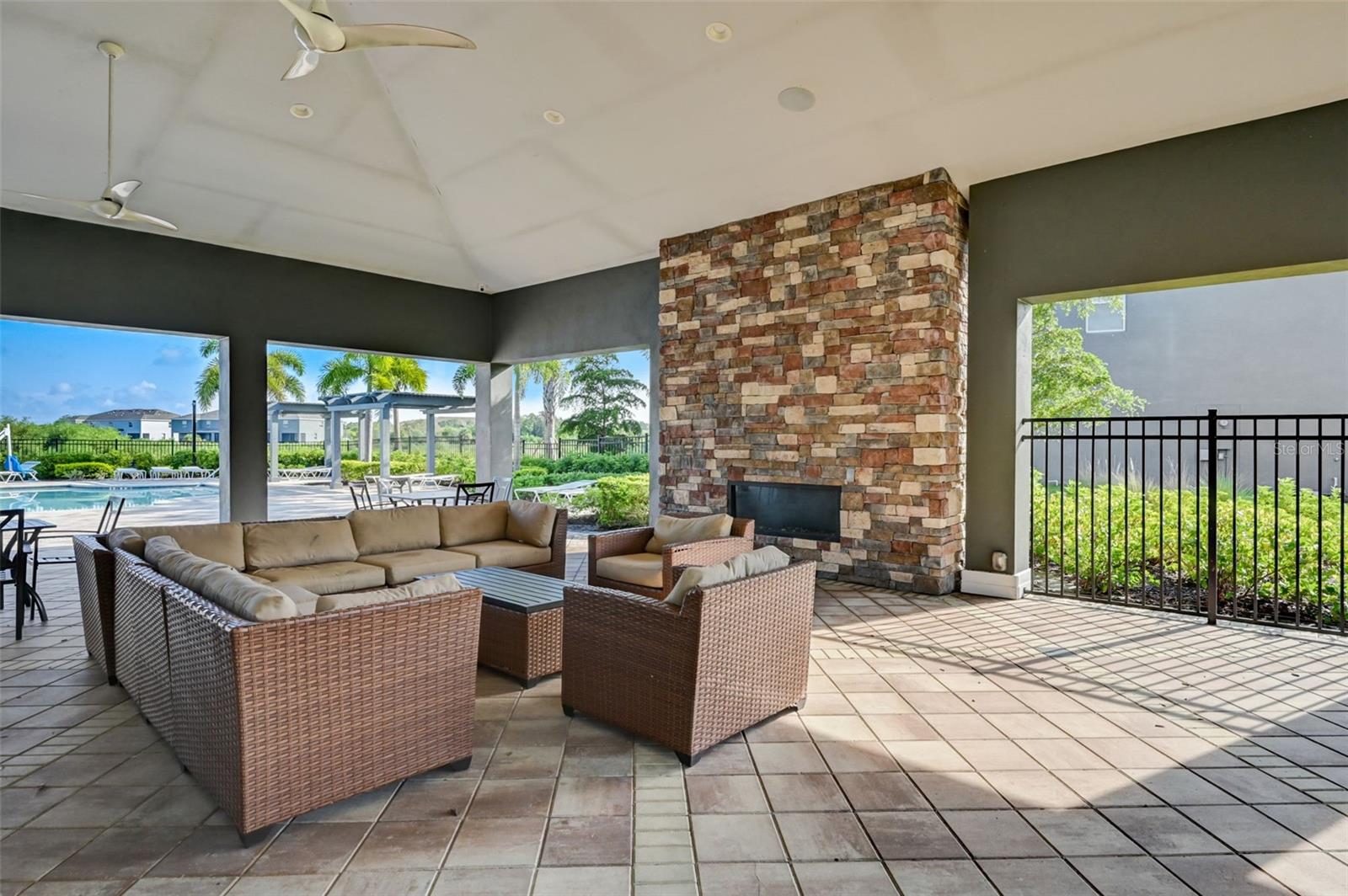 PROMENADE EAST - Residential