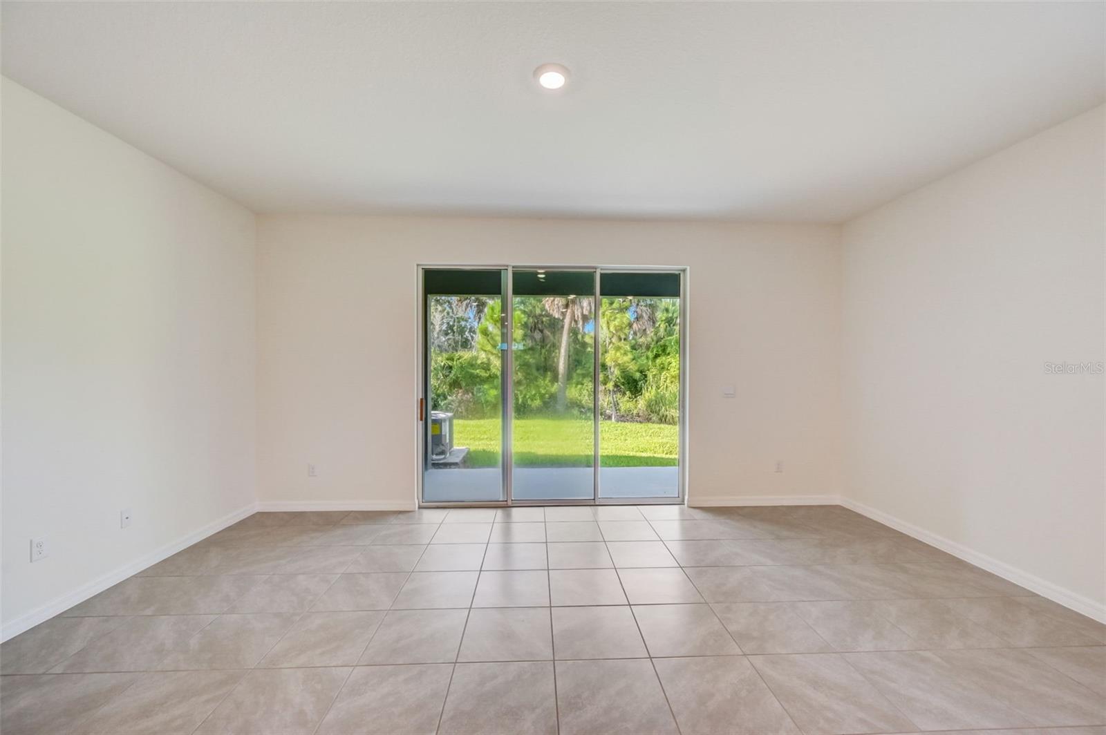 PROMENADE EAST - Residential