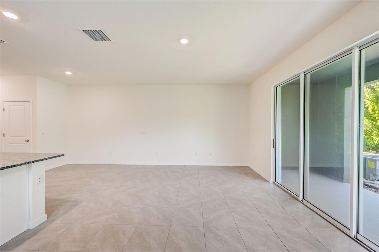 PROMENADE EAST - Residential