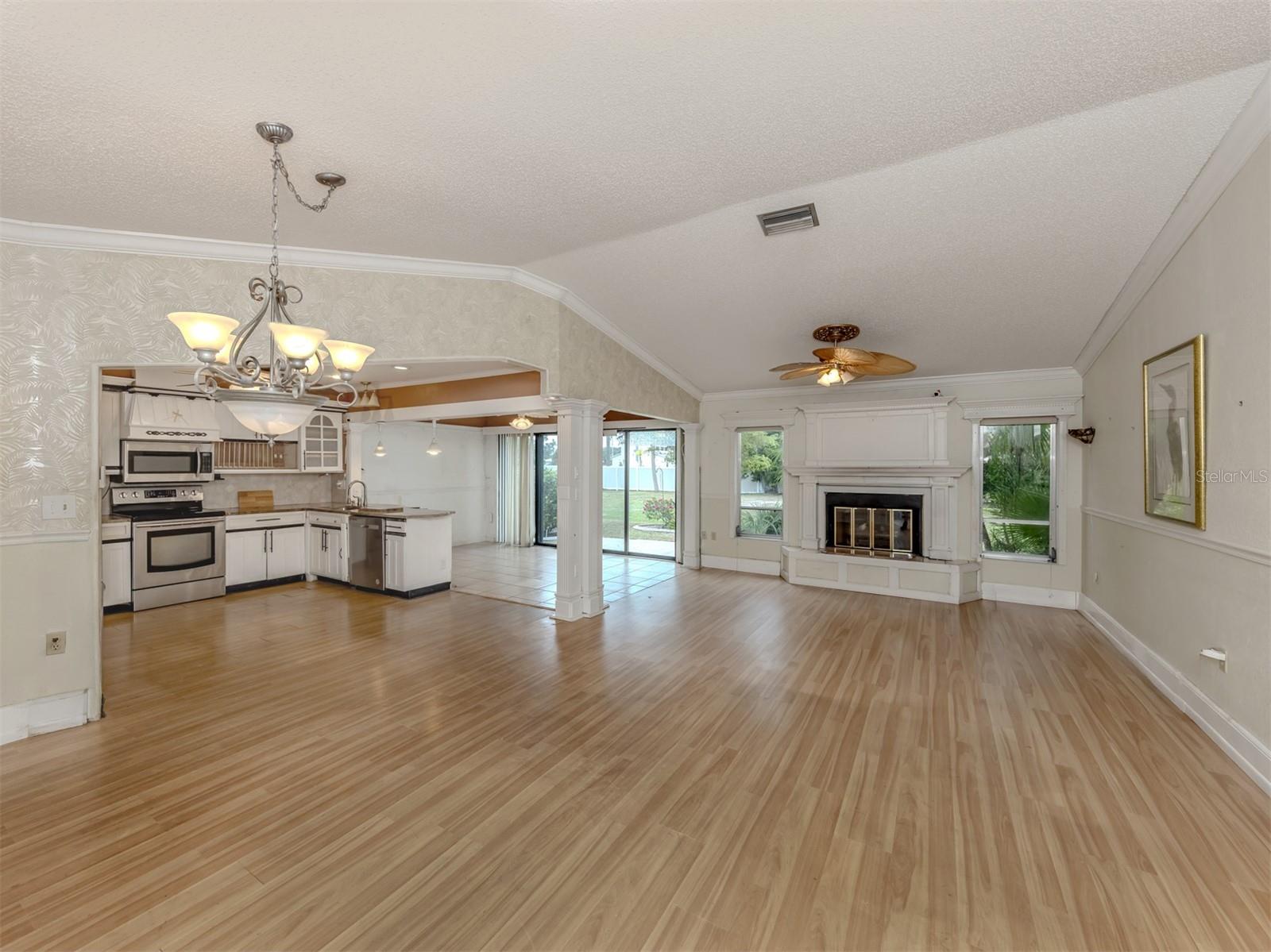 647 FOXWOOD BOULEVARD