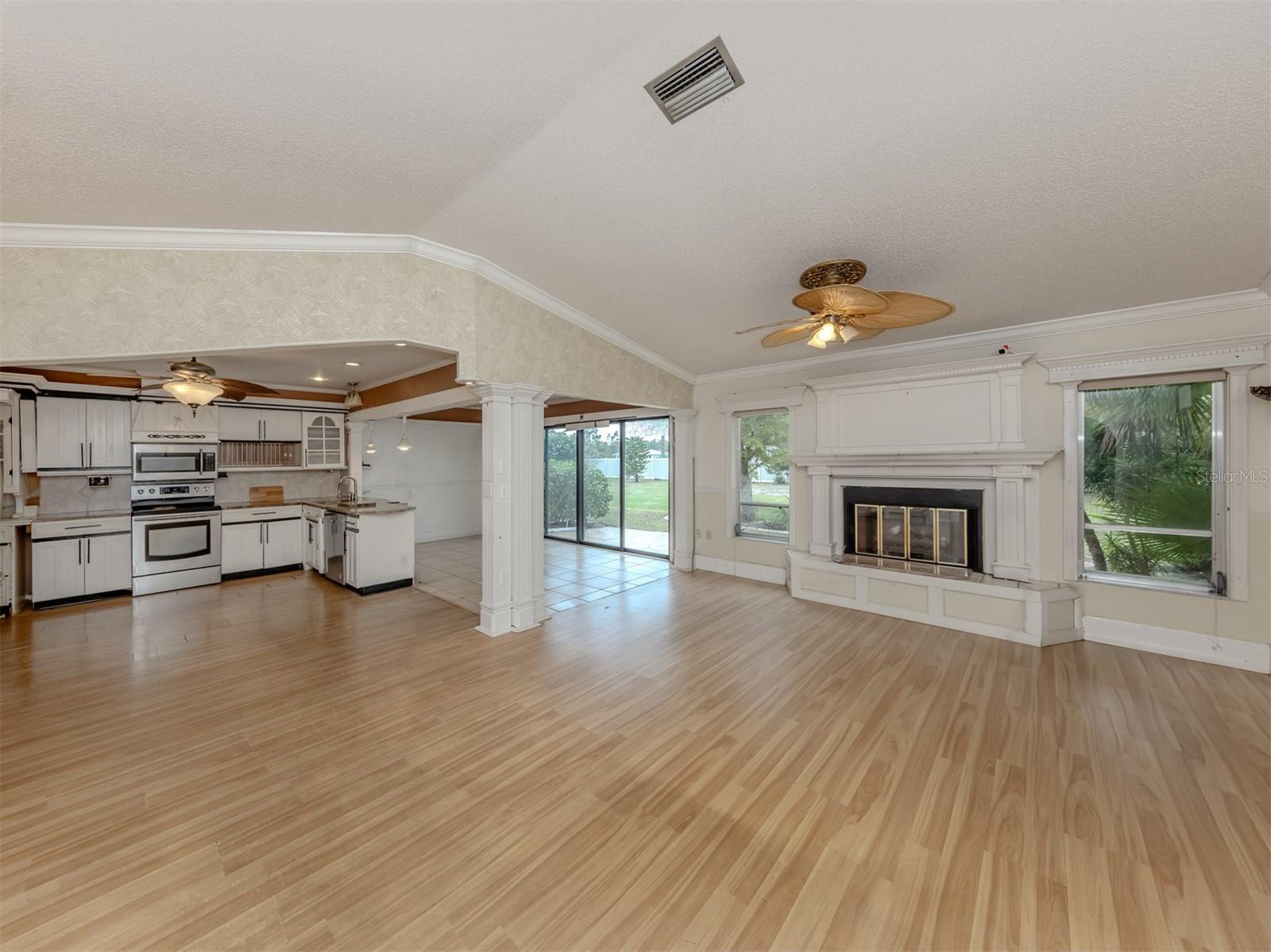 647 FOXWOOD BOULEVARD