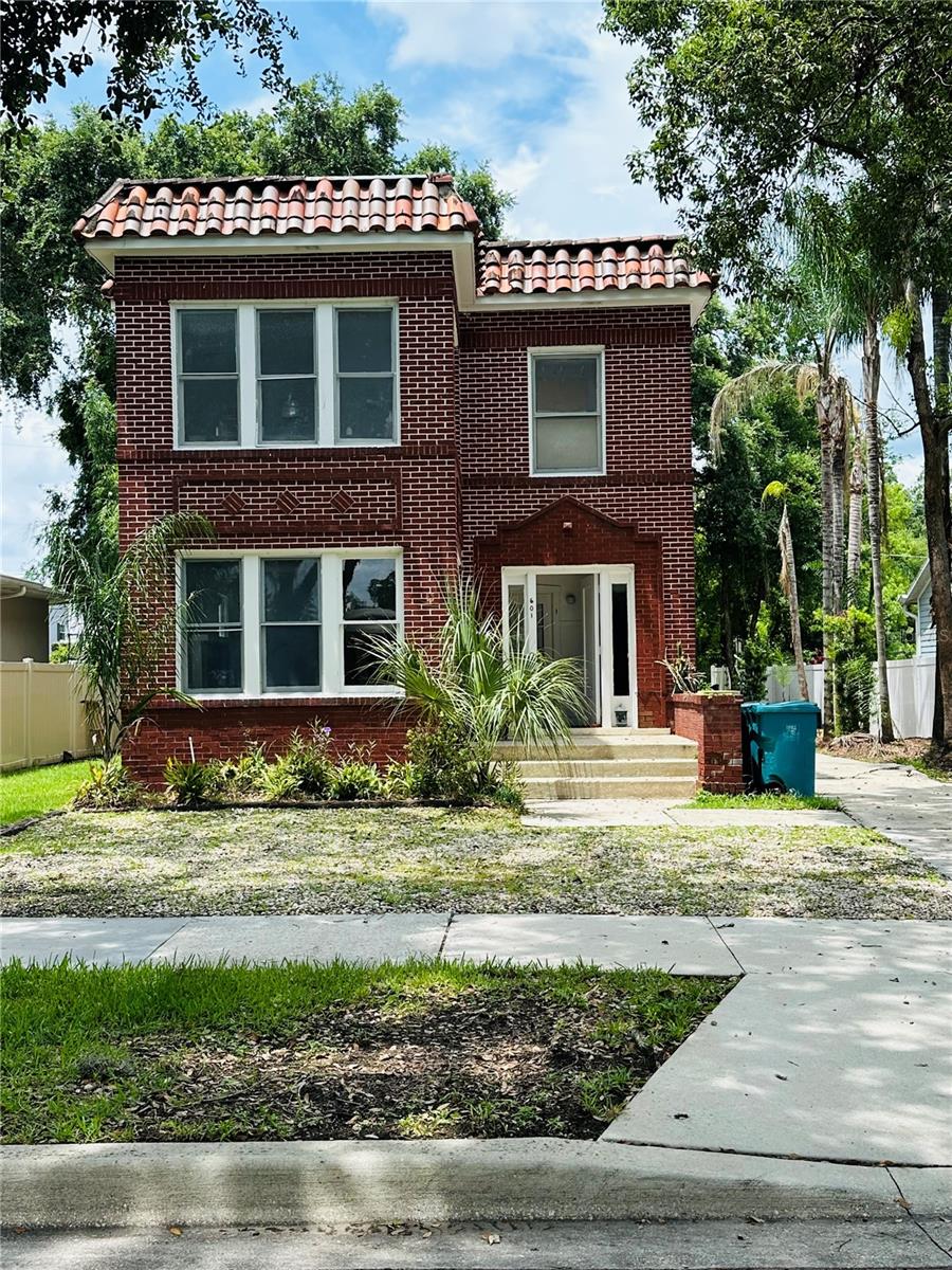 Rare Investment Opportunity in Historic Delaney Park: Welcome to this timeless red-brick fourplex located in the heart of one of Orlando’s most cherished neighborhoods—Delaney Park. Just steps from the iconic 7.25-acre Delaney Park with its oak-shaded walking paths, tennis courts, ball fields, playgrounds, and picnic areas, this property blends historic charm with unbeatable convenience.
This versatile fourplex includes:
One 1-bedroom/1-bath unit with a bonus room, Two private efficiency units, One spacious 2-bedroom/1-bath unit with bonus room on the second floor. Each unit has its own private kitchen and bathroom, and the building features ample onsite parking—a rare find in this in-demand neighborhood.
Positioned minutes from Downtown Orlando, SODO, Orlando Health, and all major highways, this income-generating property is zoned for highly desirable Blankner K-8 and Boone High School. Whether you’re looking for a multi-unit investment, house hacking opportunity, or future redevelopment potential, this centrally located property offers unlimited upside in a premier location.