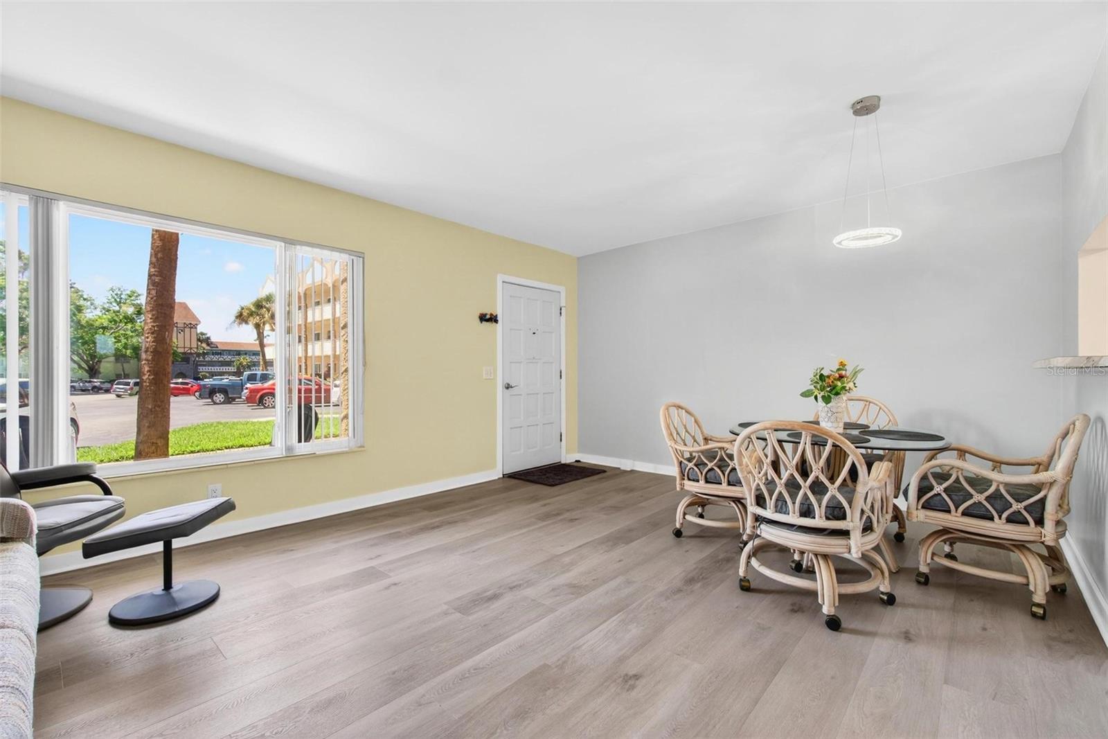 ON TOP OF THE WORLD - Residential