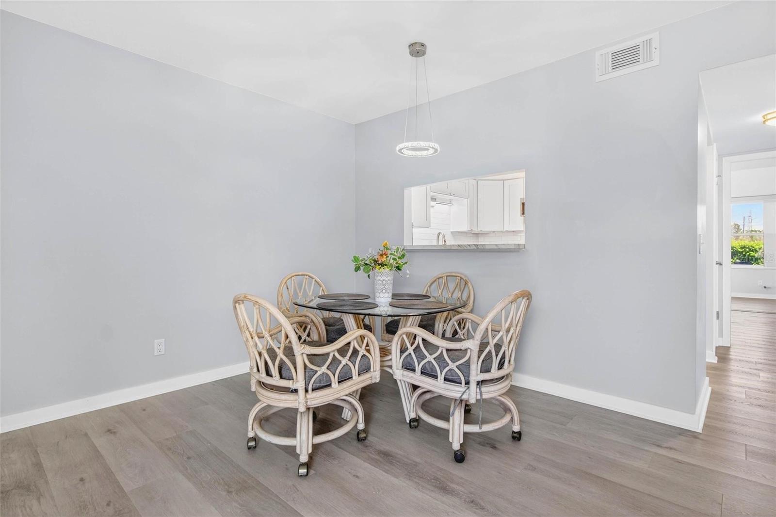 2466 ECUADORIAN WAY 20