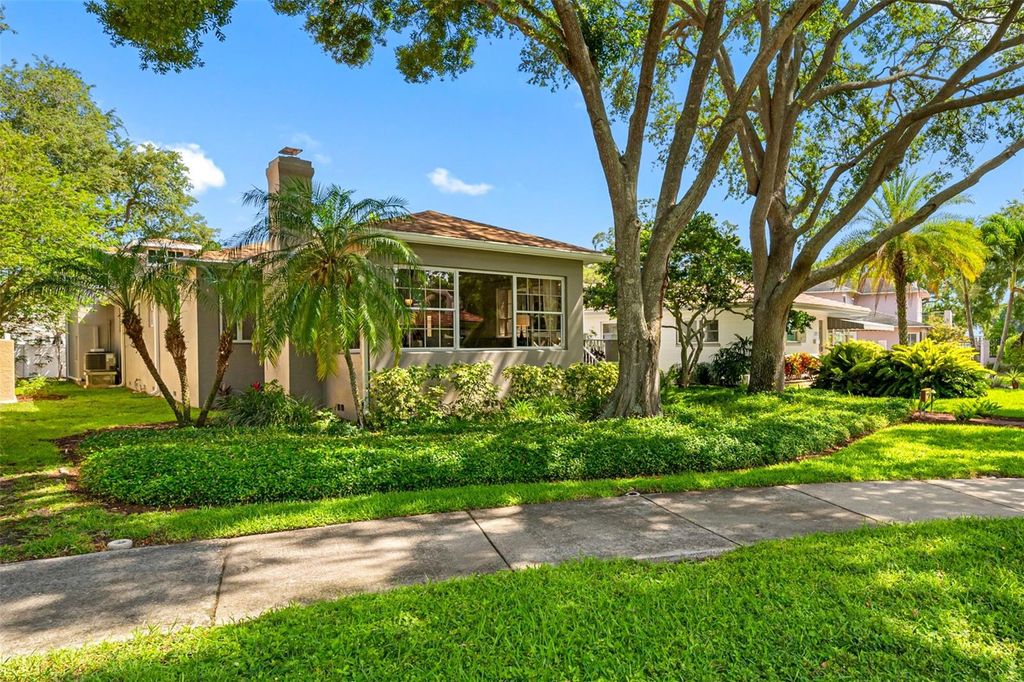 Photo of 205 25th Avenue NE, St Petersburg, FL 33704 (MLS # TB8482592)