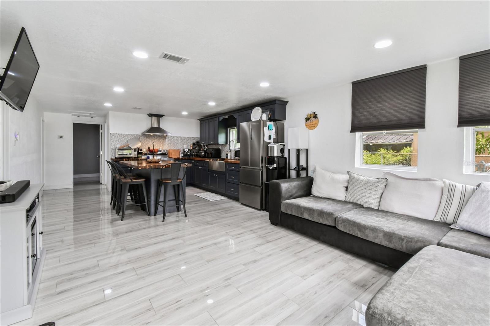 1929 W HIGHLAND STREET