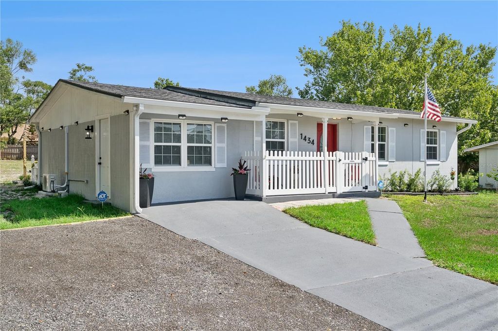 Photo of 1434 Deltona Boulevard, Deltona, FL 32725 (MLS # O6406745)