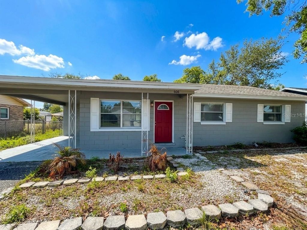 Photo of 606 Holt Circle, Winter Haven, FL 33880 (MLS # P4938363)