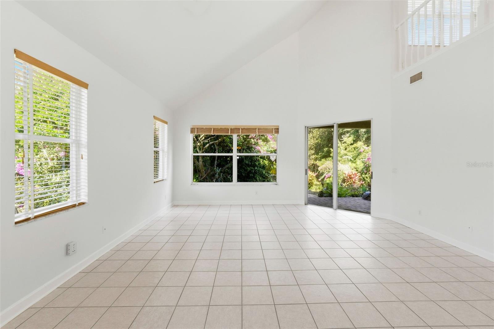 HAWKSNEST - Residential