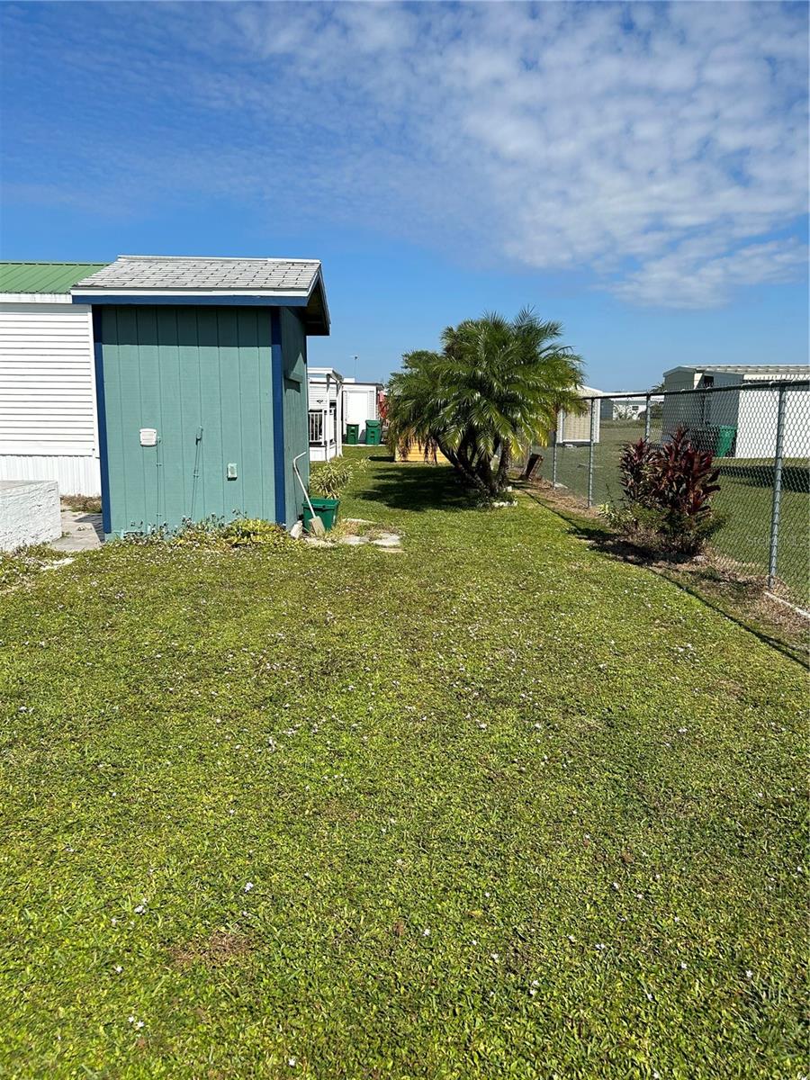 HOLIDAY TRAVEL PARK ENGLEWOOD - Land