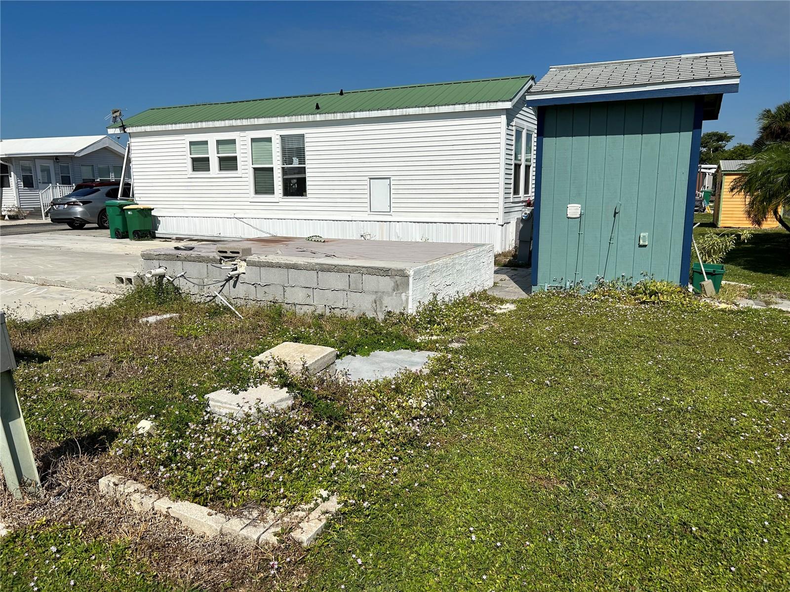 HOLIDAY TRAVEL PARK ENGLEWOOD - Land