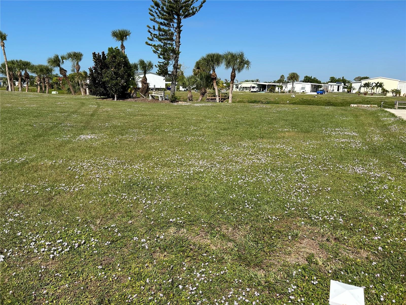 HOLIDAY TRAVEL PARK ENGLEWOOD - Land