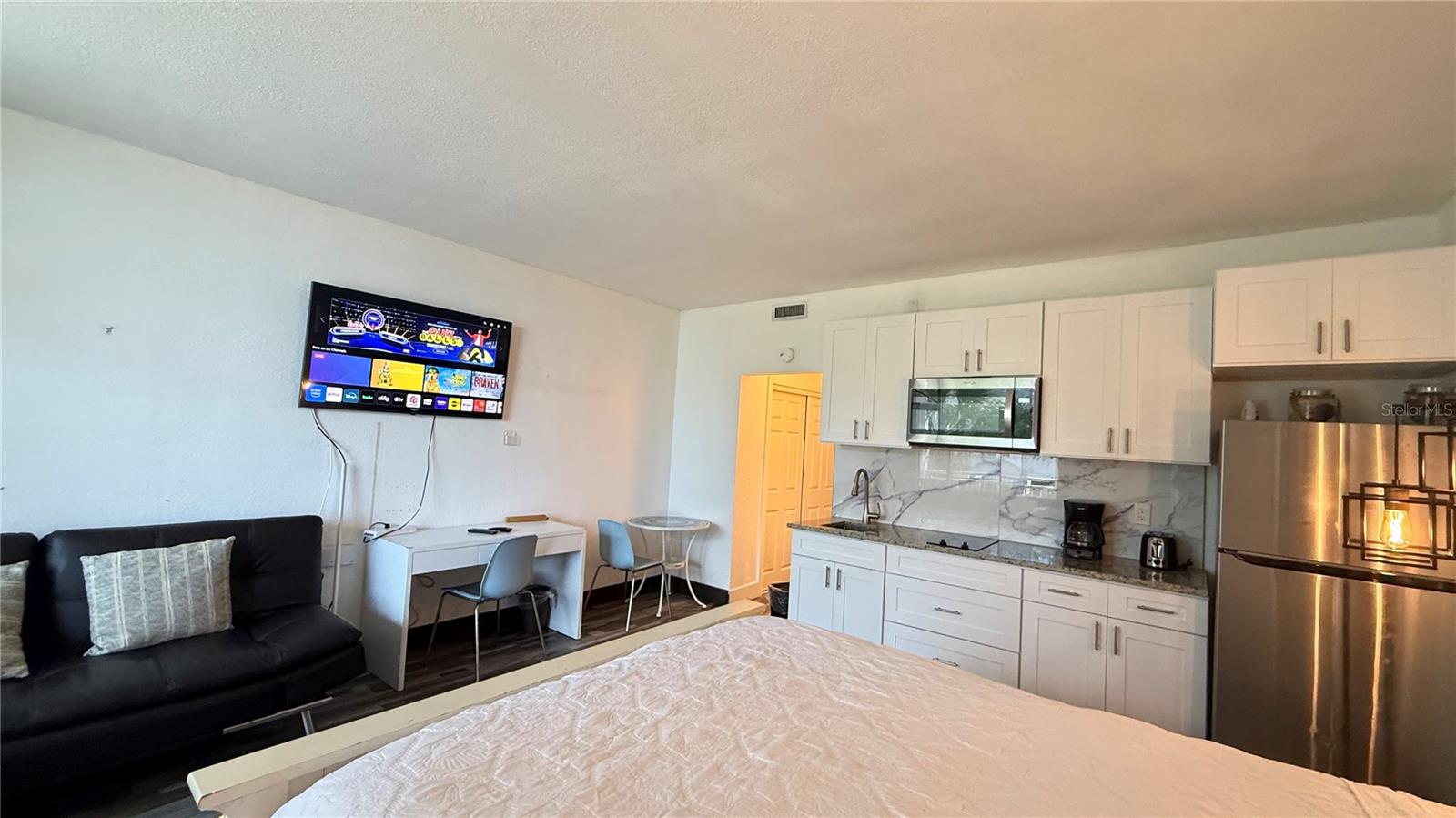 ISLAND RESORT AT MARINERS CLUB - Residential