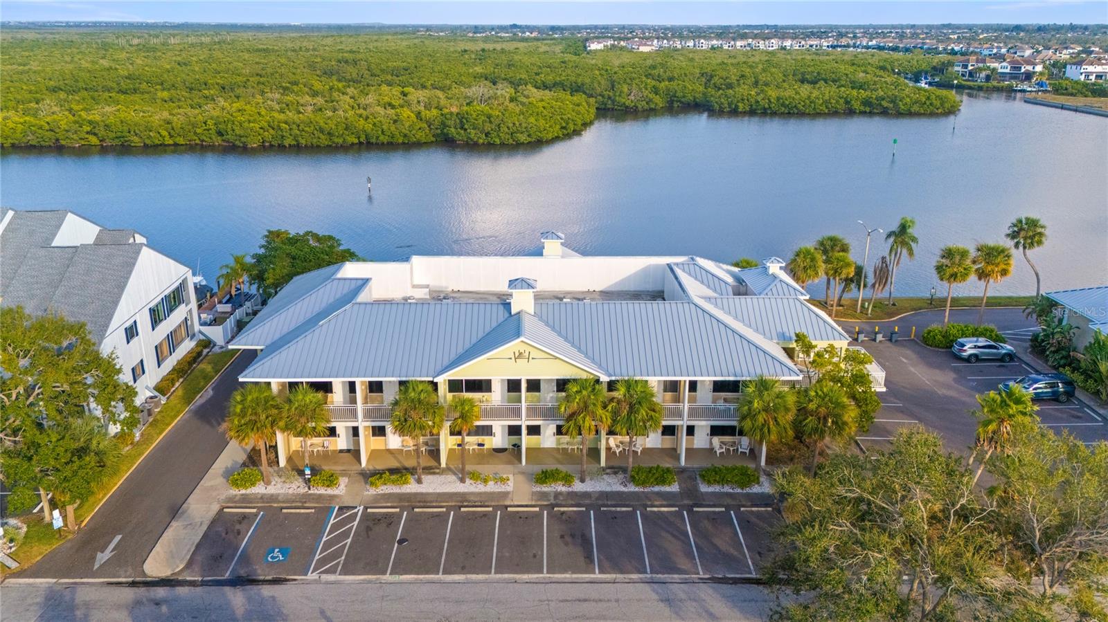 ISLAND RESORT AT MARINERS CLUB - Residential