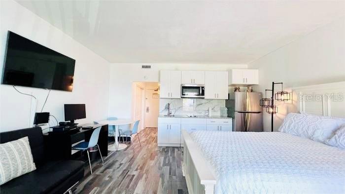 ISLAND RESORT AT MARINERS CLUB - Residential