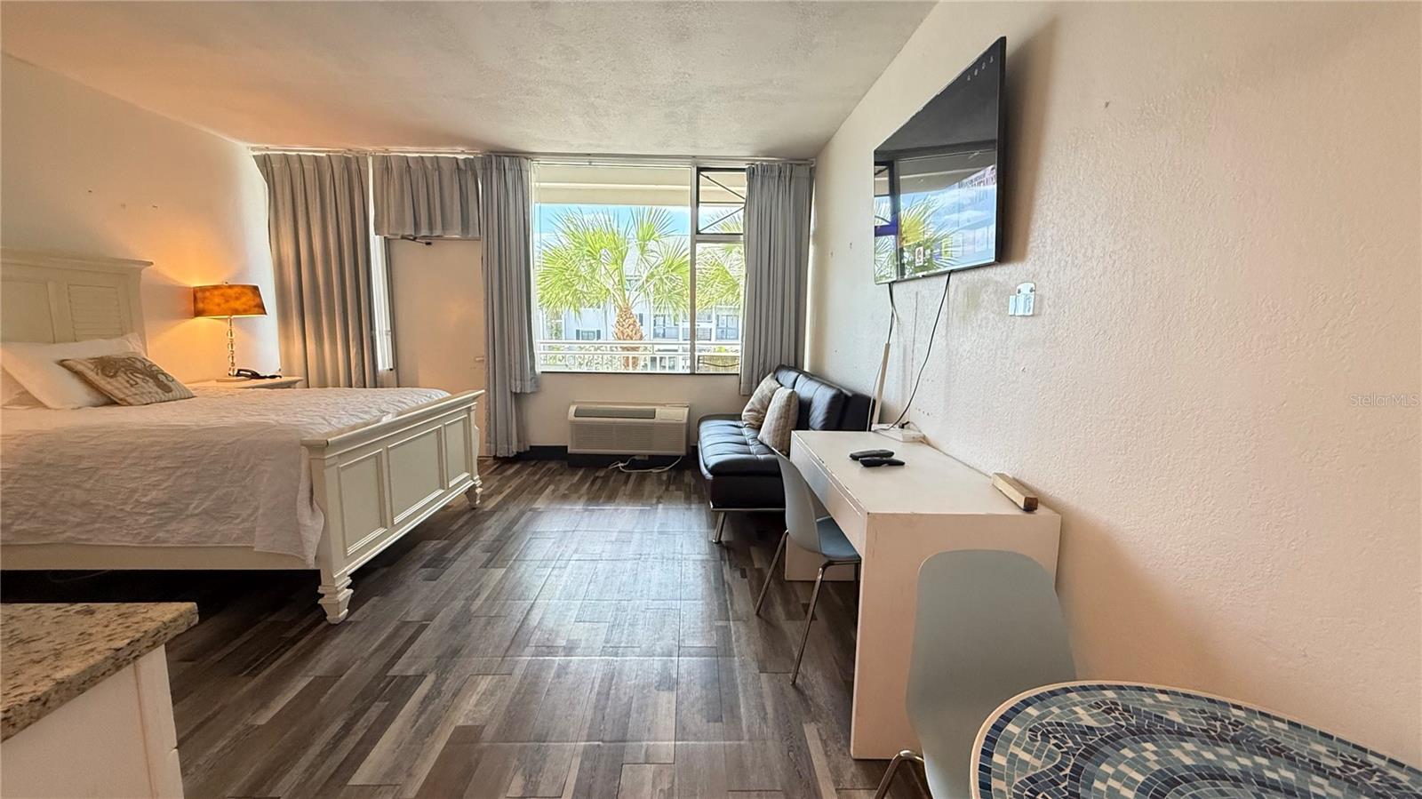 ISLAND RESORT AT MARINERS CLUB - Residential