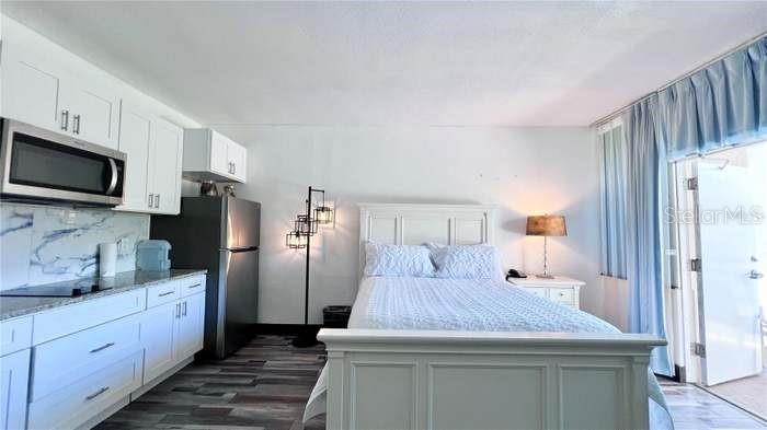 ISLAND RESORT AT MARINERS CLUB - Residential