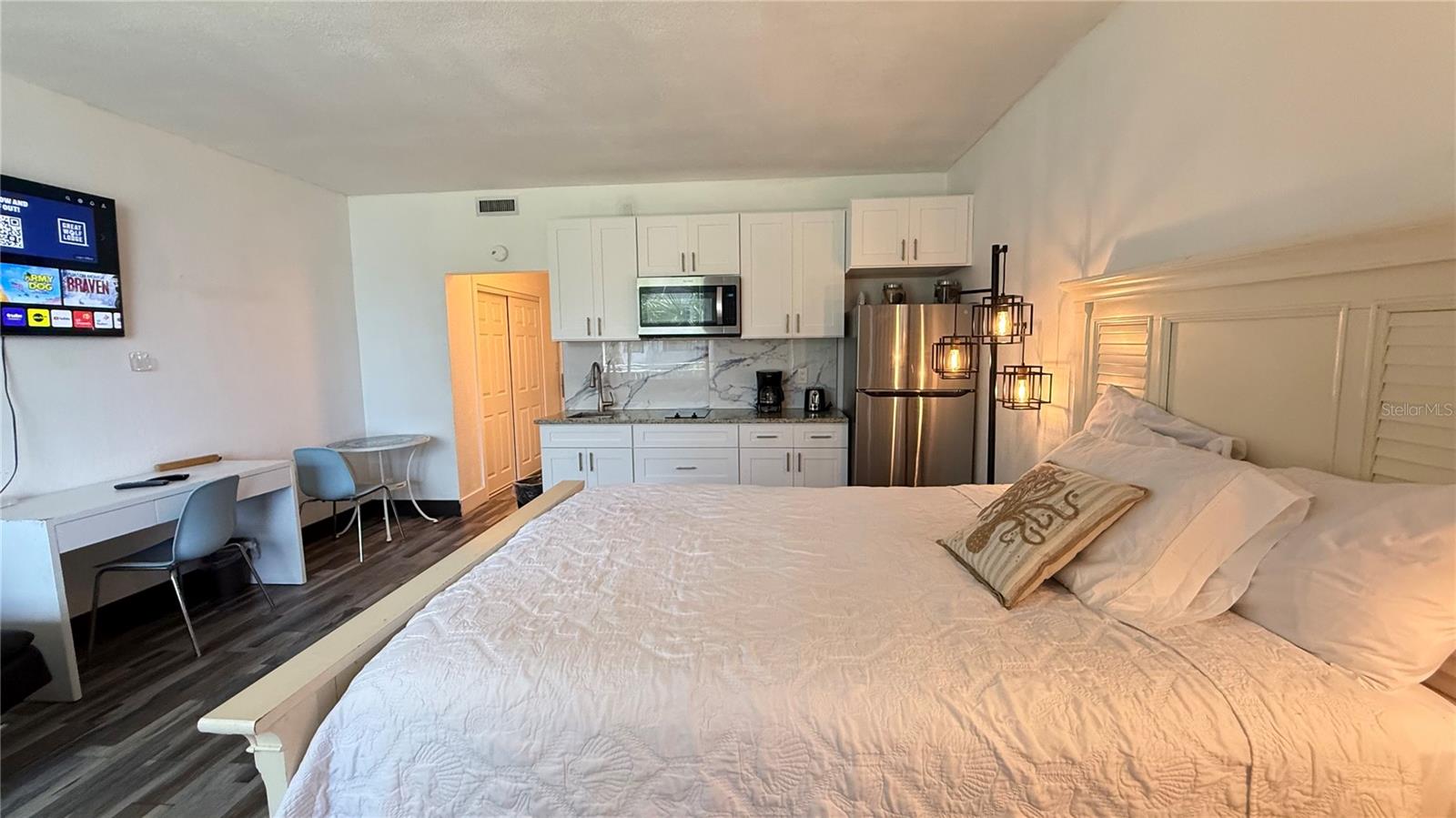 ISLAND RESORT AT MARINERS CLUB - Residential