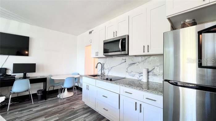 ISLAND RESORT AT MARINERS CLUB - Residential