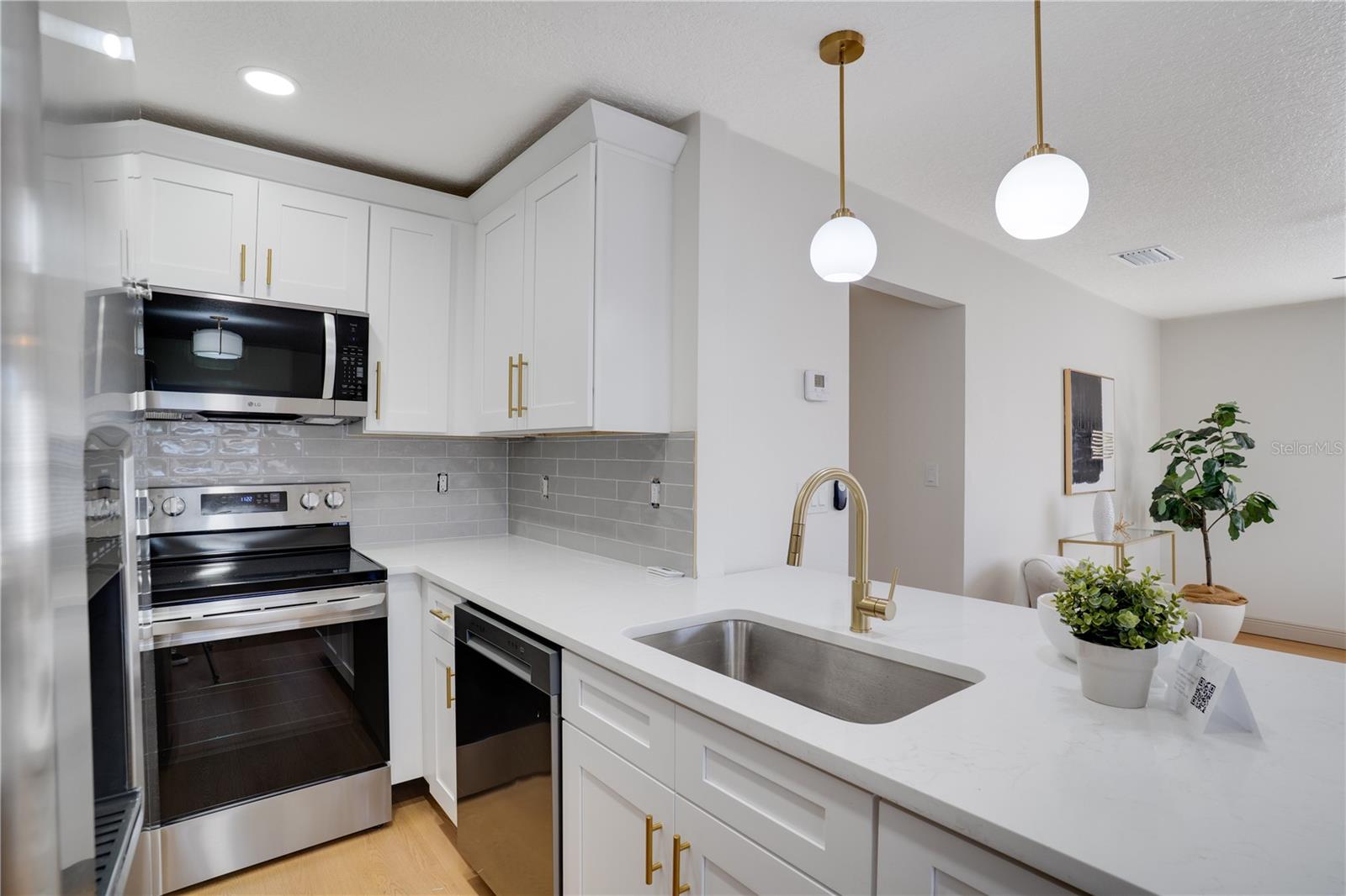 AVONDALE ESTATES - Residential