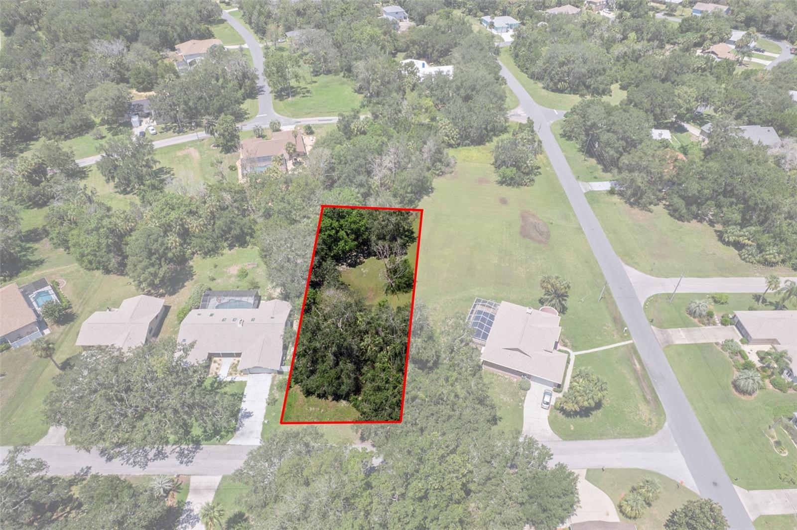Embrace the Florida lifestyle! This large lot offers the perfect opportunity to build your dream home in a location that truly has it all. Surrounded by Old Florida charm, this boater’s paradise is just minutes from the Homosassa River, the Gulf, and the springs. Ideal for fishing, scalloping, and year-round water adventures. Enjoy a dog-friendly neighborhood where you can walk, bike, and explore nearby waterfront restaurants, bars, and marinas. For even more fun, an optional social membership is available, offering access to a resort-style swimming pool, clubhouse, pickleball and tennis courts, dog park, playground, and regular community events. Live where others vacation and create your own piece of paradise right here on Florida’s Nature Coast.