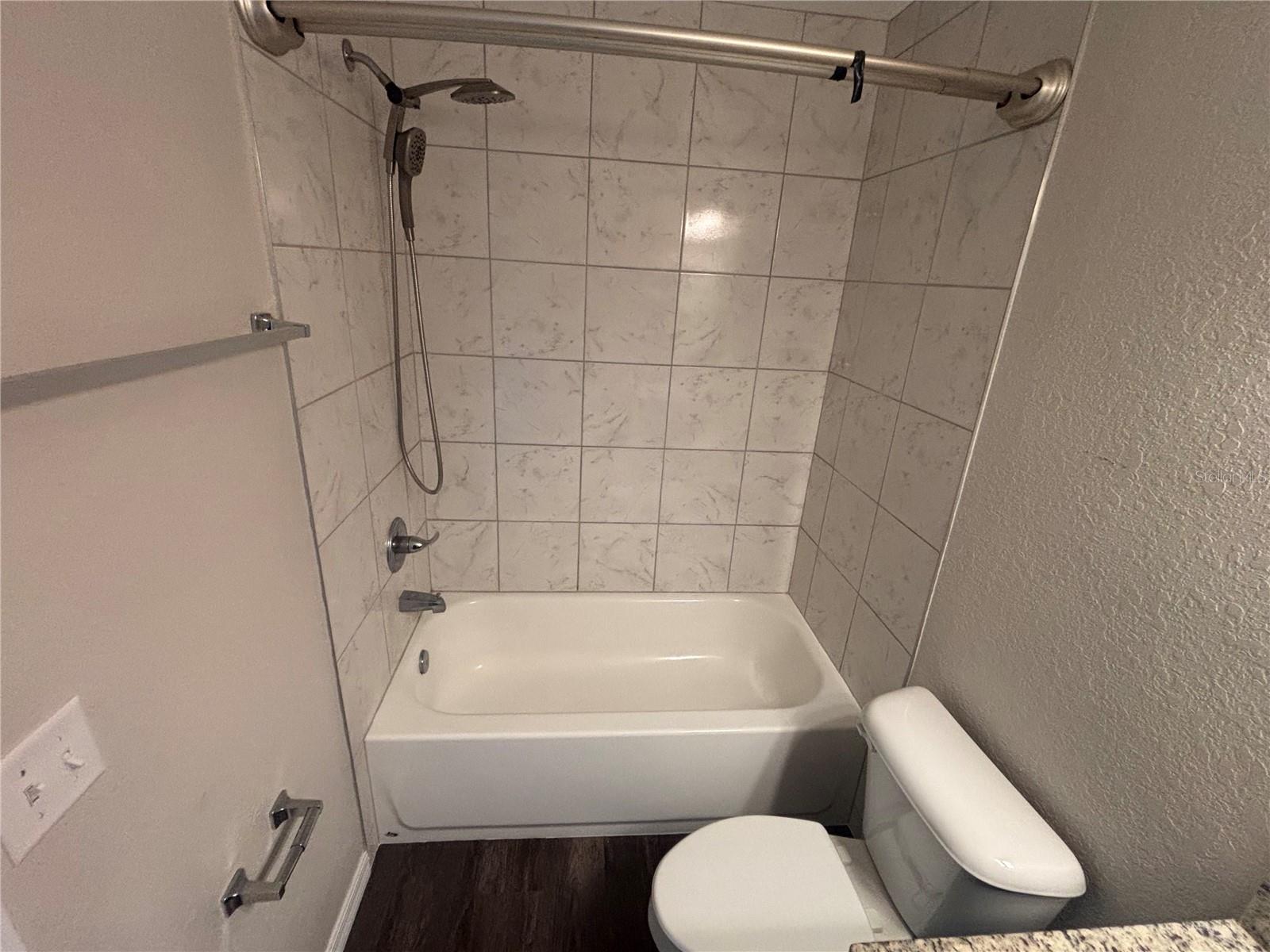 MAARION OAKS UN 10 - Residential Lease