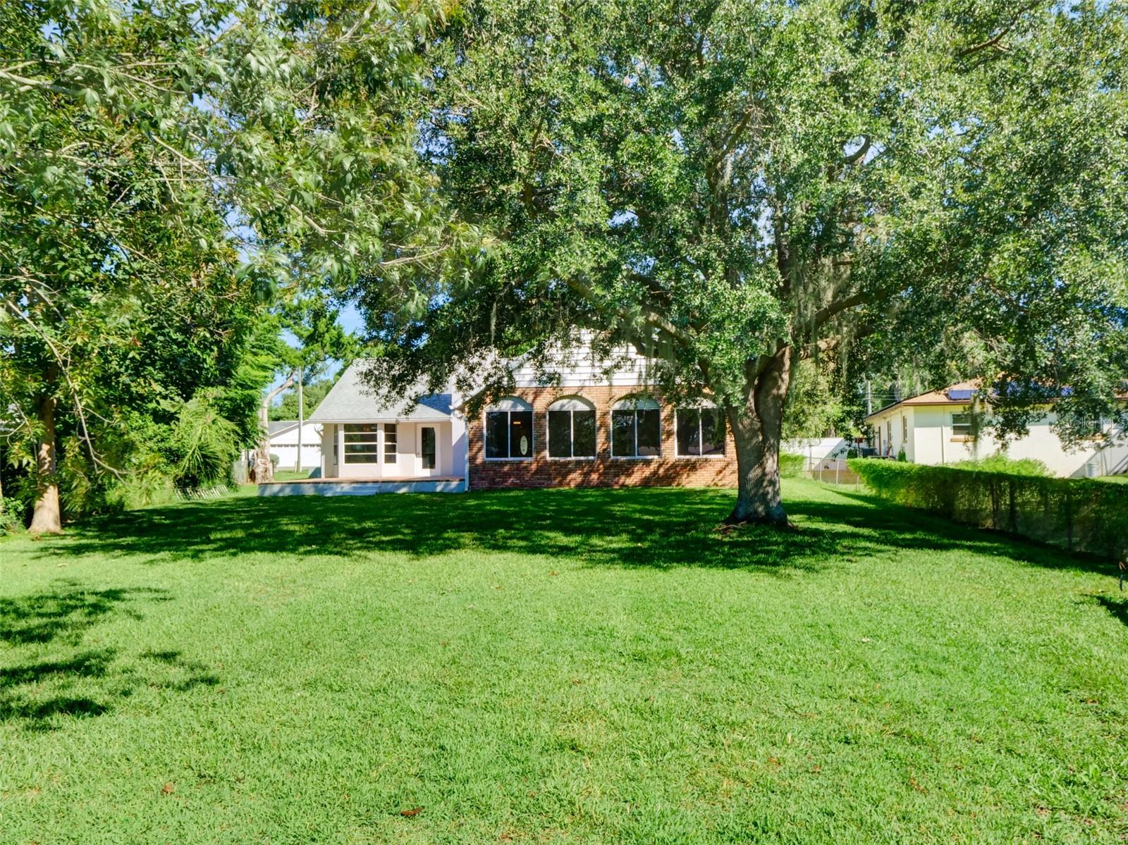 TOWN & COUNTRY ESTATES REP - Residential