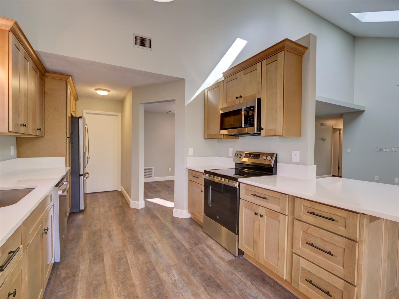 TOWN & COUNTRY ESTATES REP - Residential