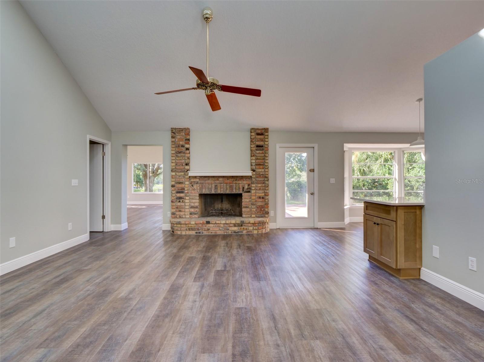 TOWN & COUNTRY ESTATES REP - Residential