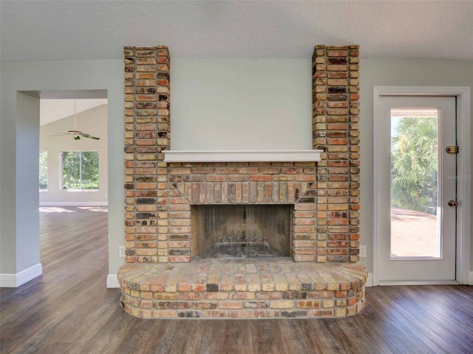 TOWN & COUNTRY ESTATES REP - Residential