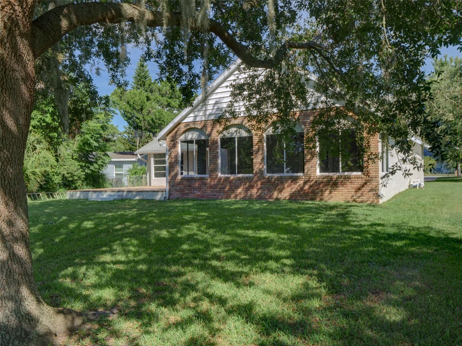 TOWN & COUNTRY ESTATES REP - Residential