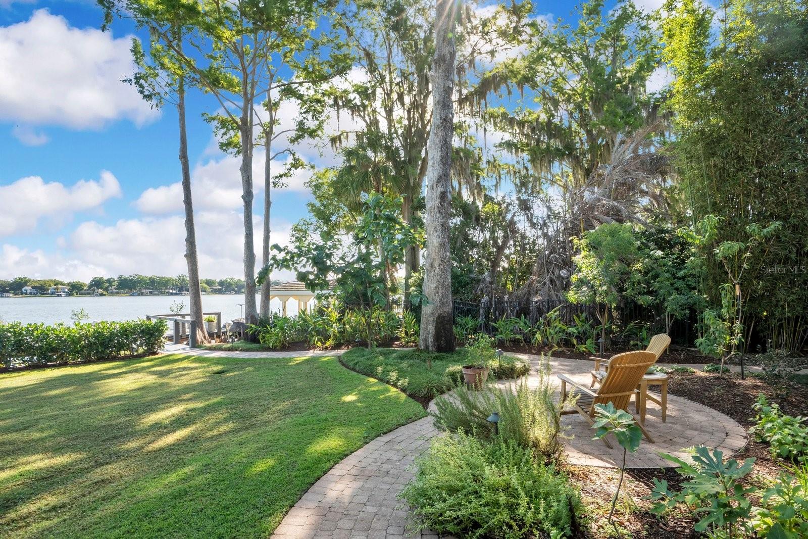 405 LAKEWOOD DRIVE