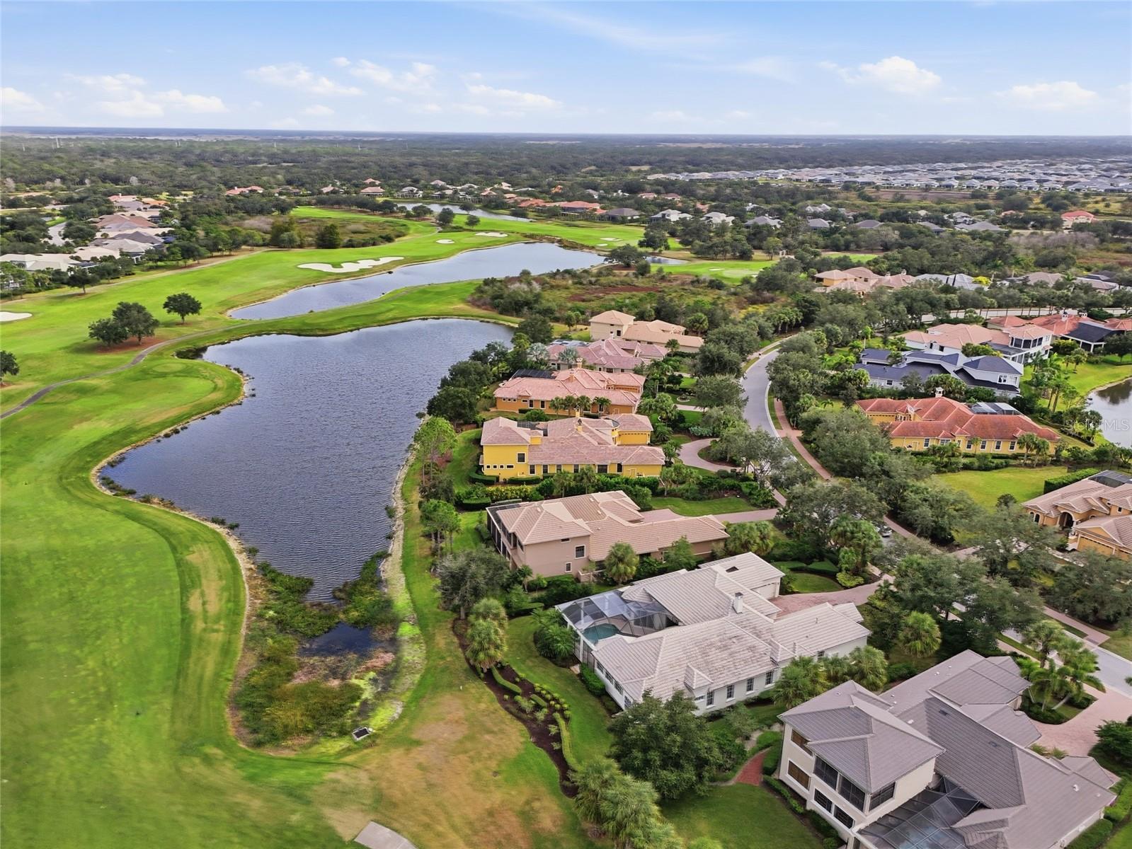 FOUNDERS CLUB - Residential