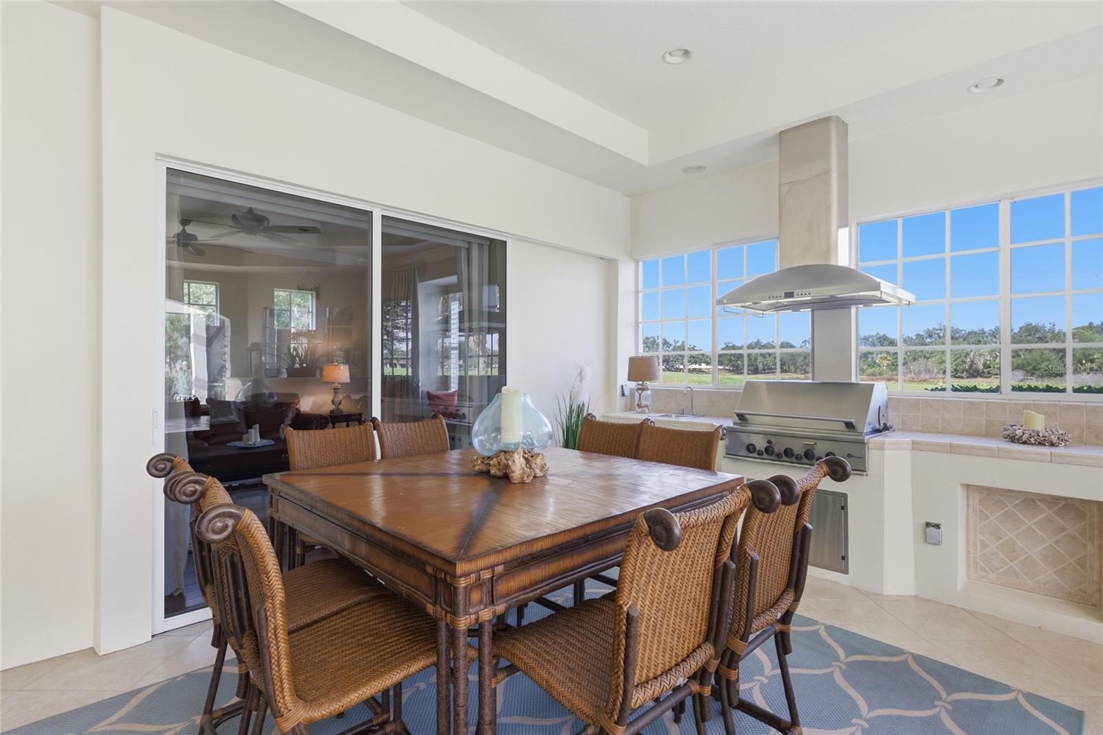 FOUNDERS CLUB - Residential