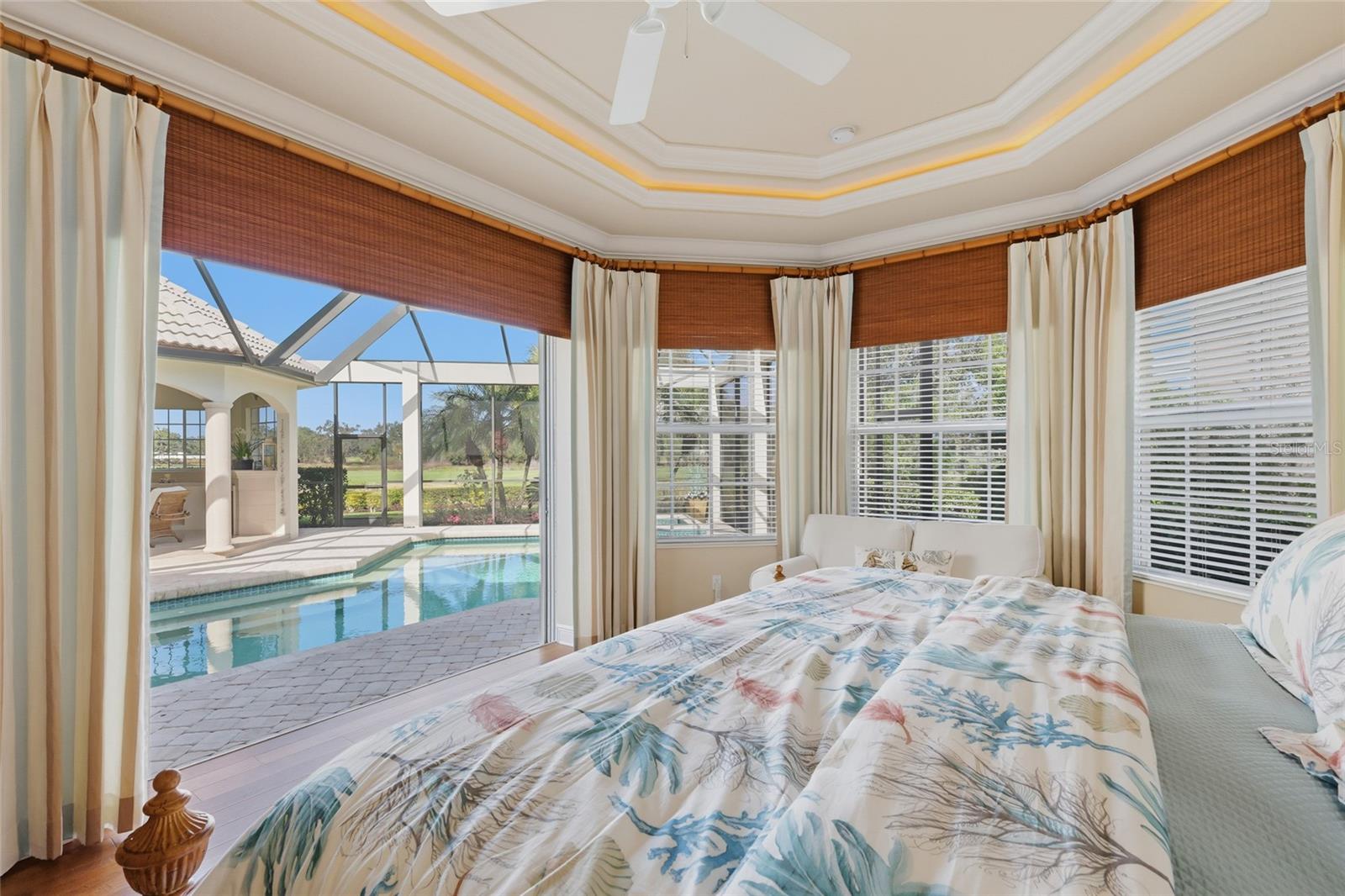 FOUNDERS CLUB - Residential