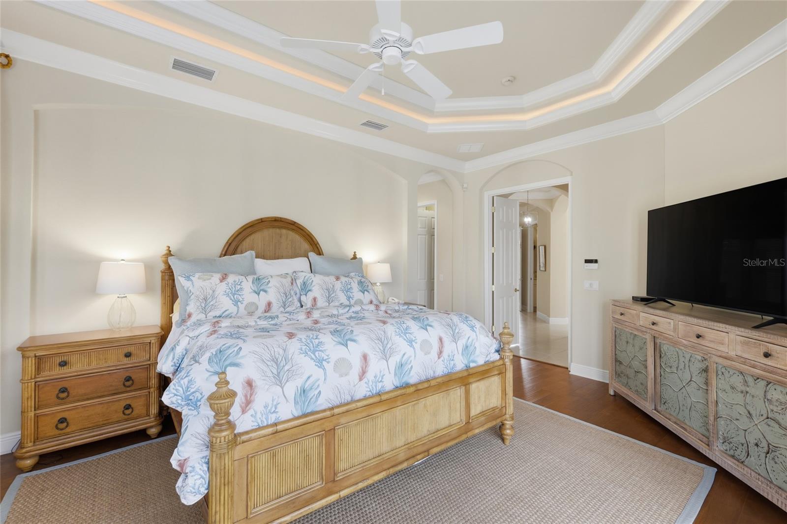 FOUNDERS CLUB - Residential