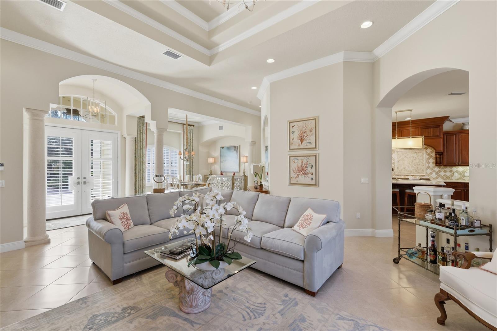 FOUNDERS CLUB - Residential