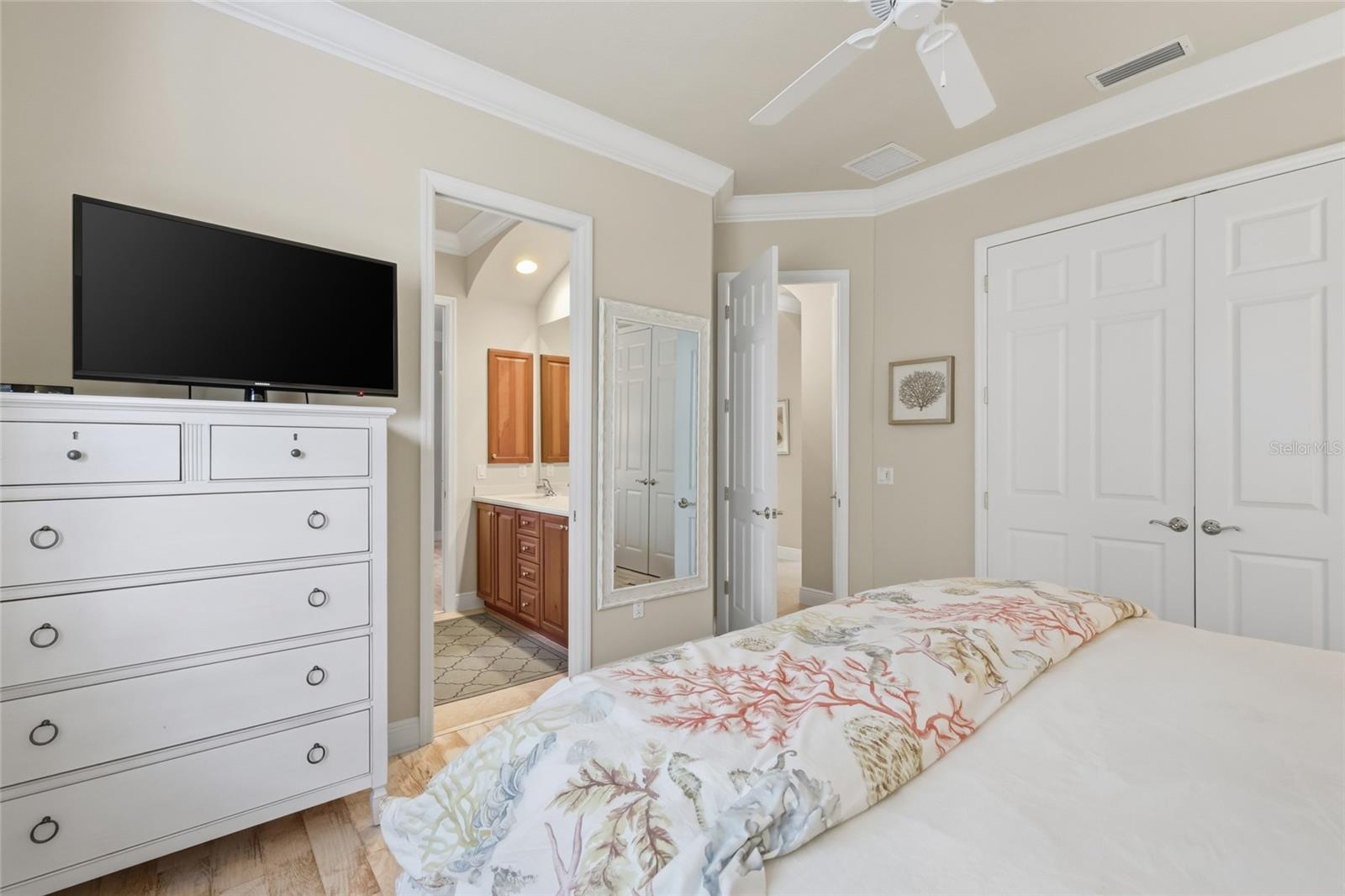 FOUNDERS CLUB - Residential