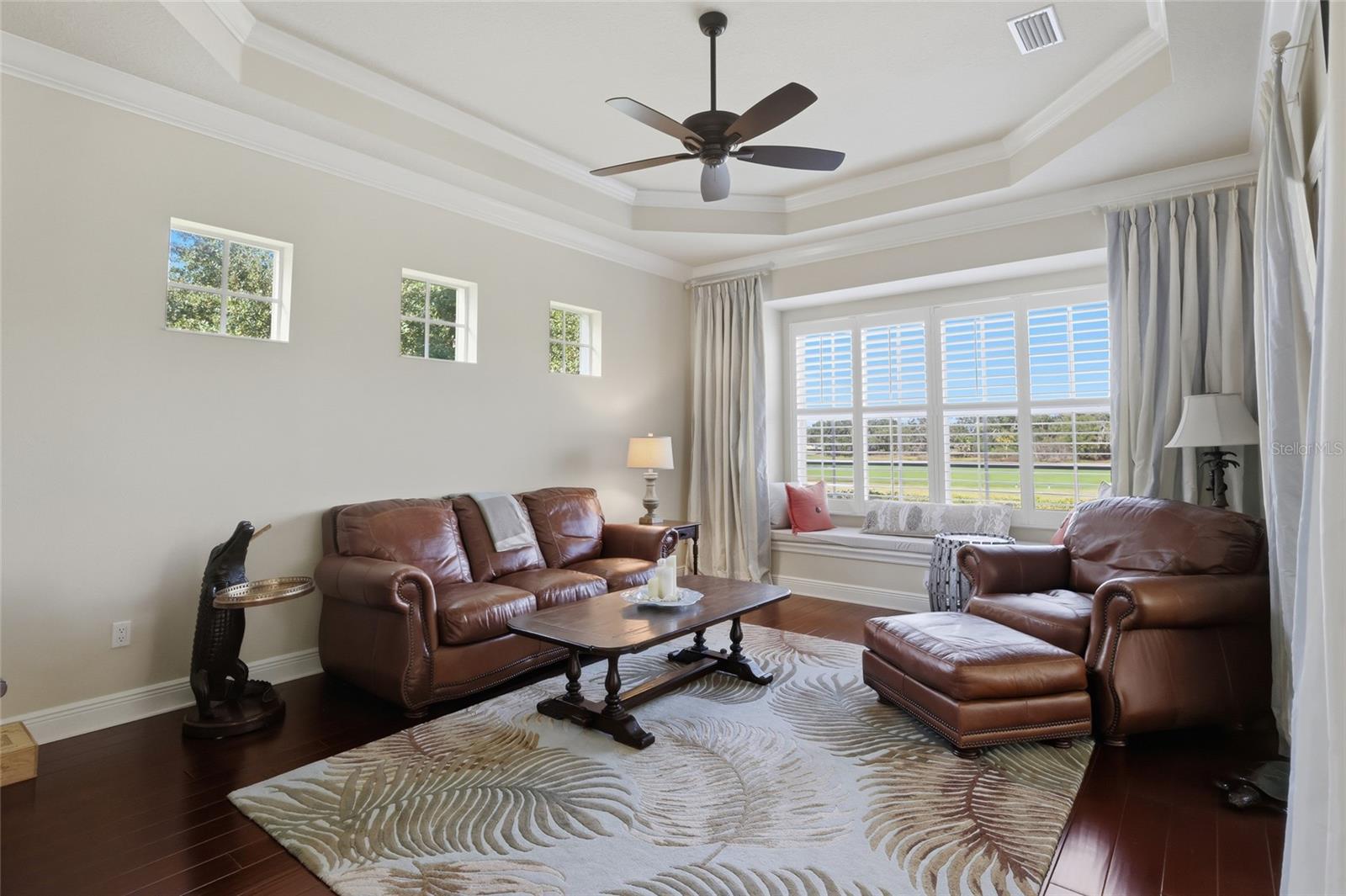 FOUNDERS CLUB - Residential