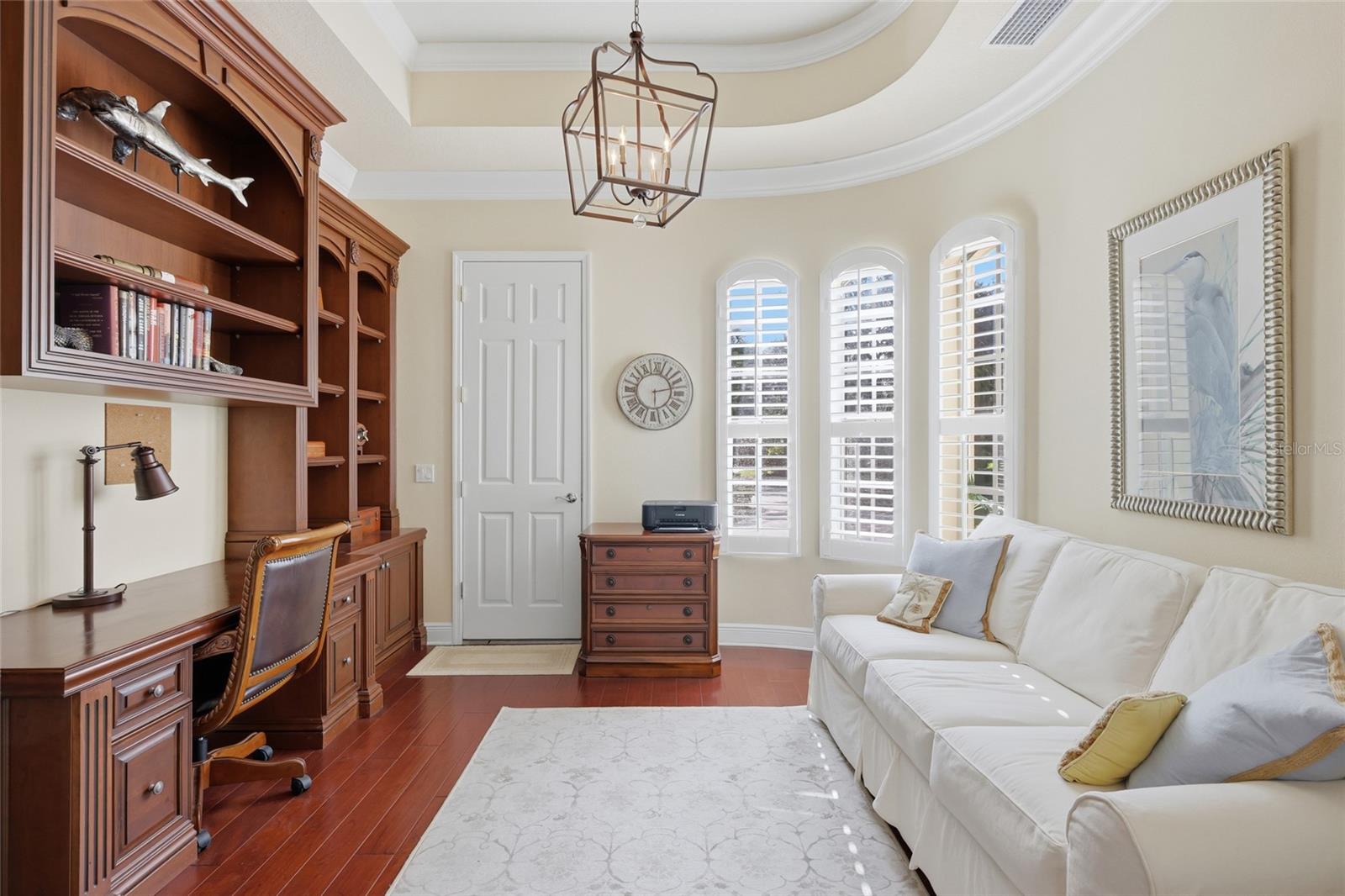 FOUNDERS CLUB - Residential