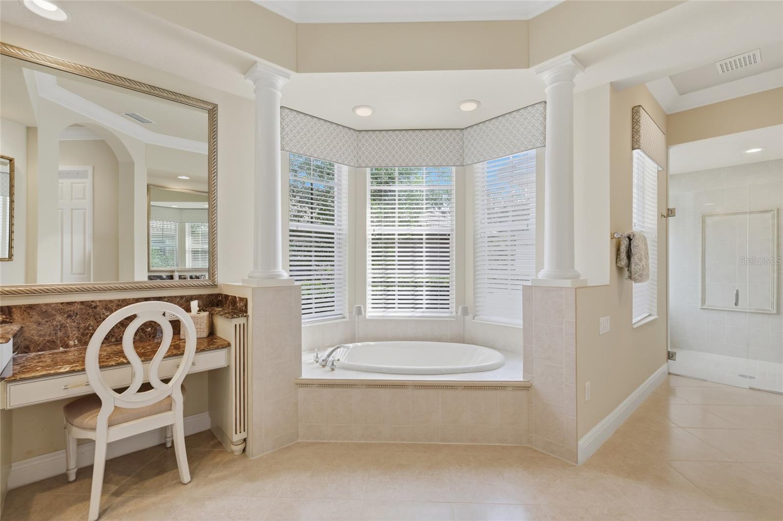 FOUNDERS CLUB - Residential