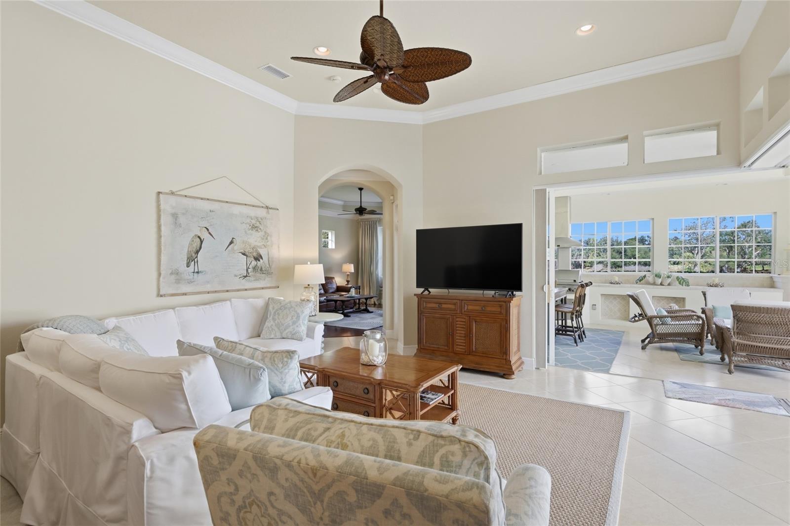 FOUNDERS CLUB - Residential