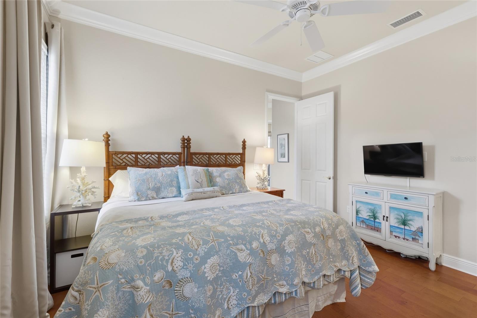 FOUNDERS CLUB - Residential