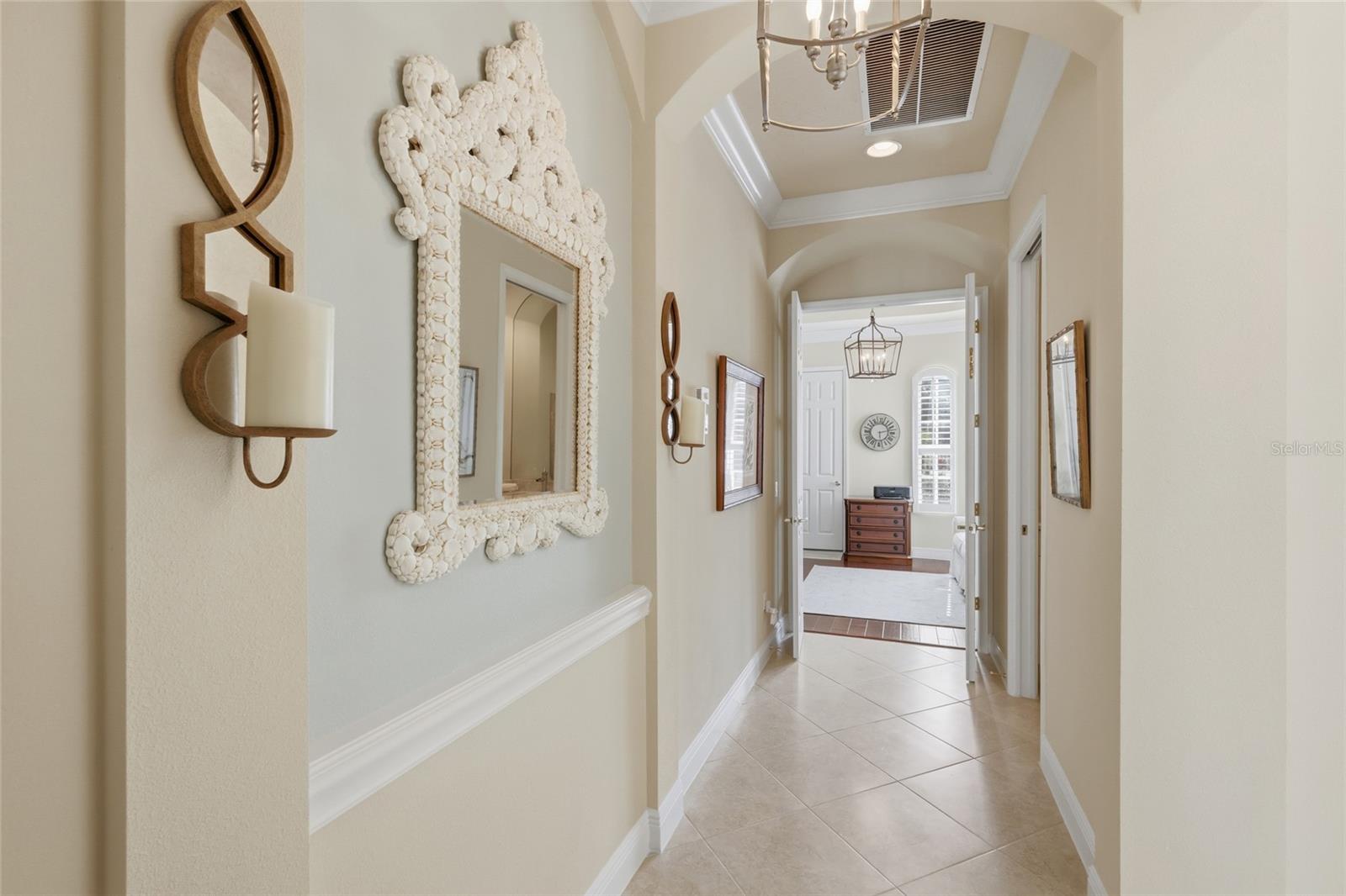 FOUNDERS CLUB - Residential