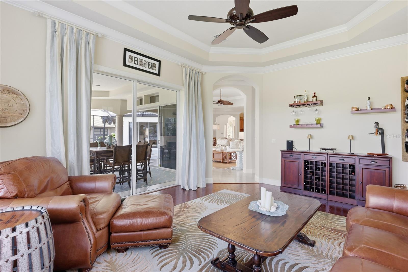 FOUNDERS CLUB - Residential