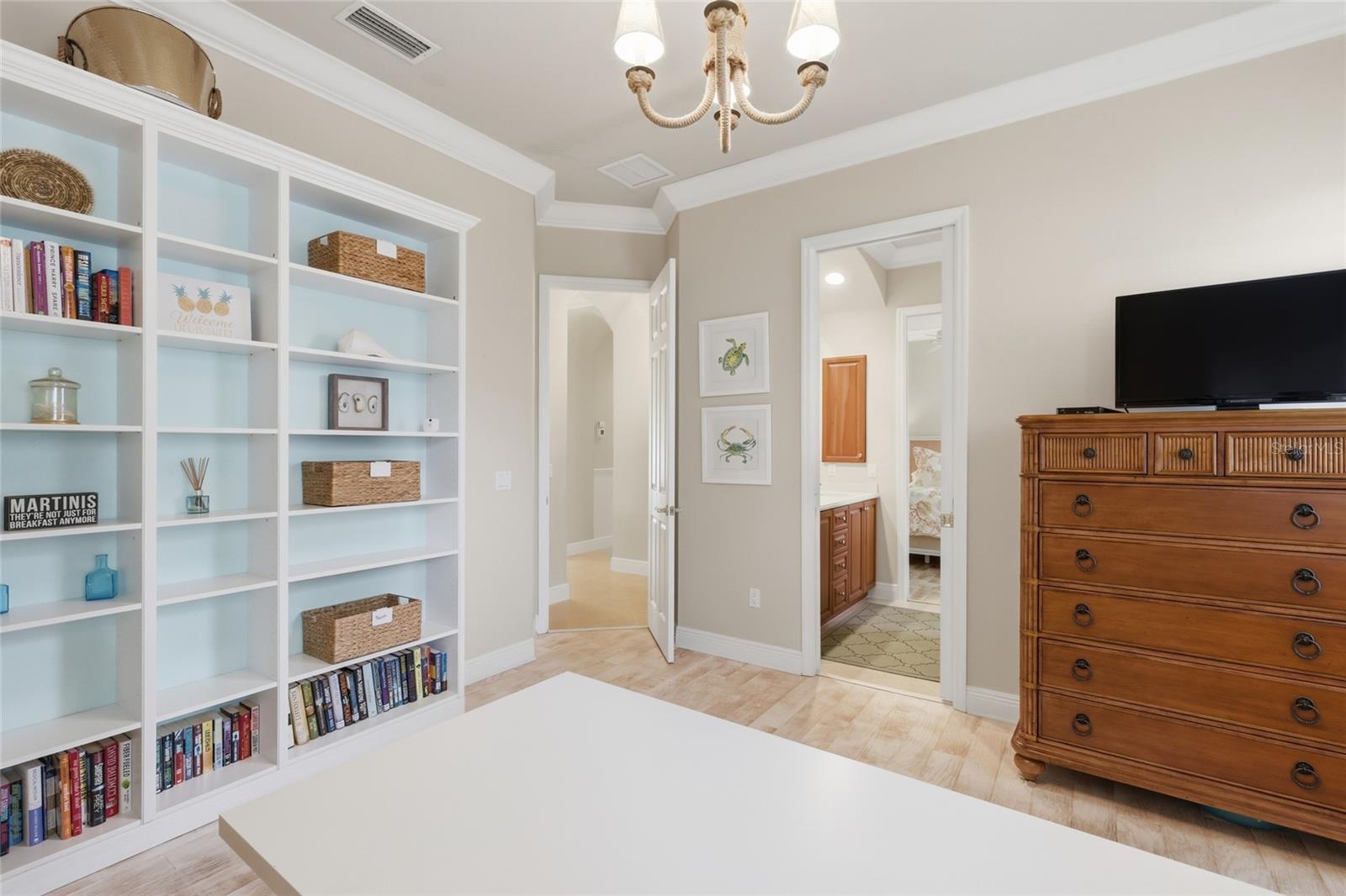 FOUNDERS CLUB - Residential