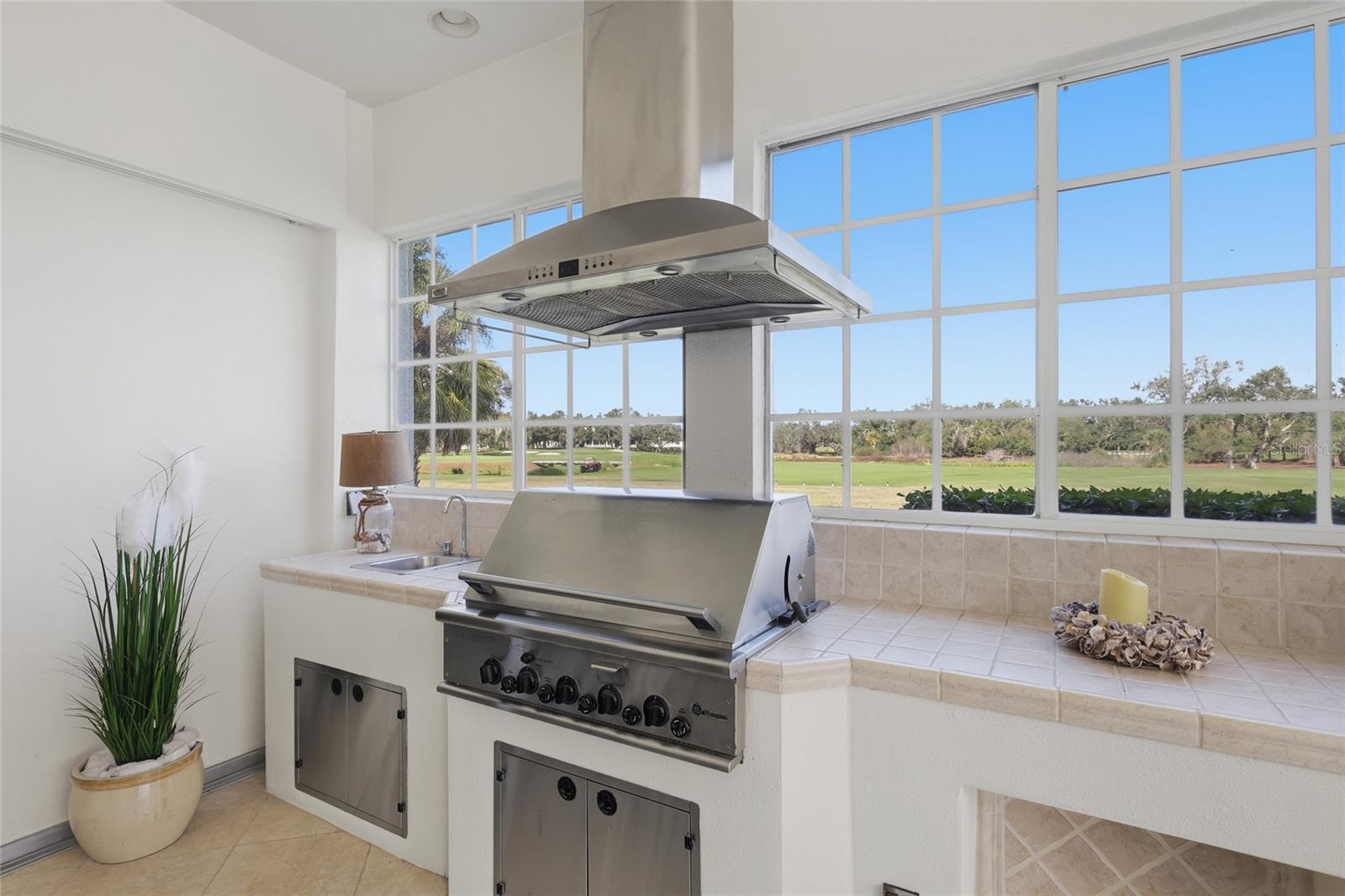 FOUNDERS CLUB - Residential